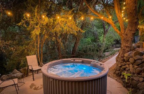 Cornville Casa | Myrinn-Hobbit Cottage on the Creek Storybook Stay