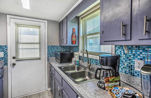 Myrtle Beach Cabaña | Myrtle Beach Cottage, Walk to Pools + Beach!