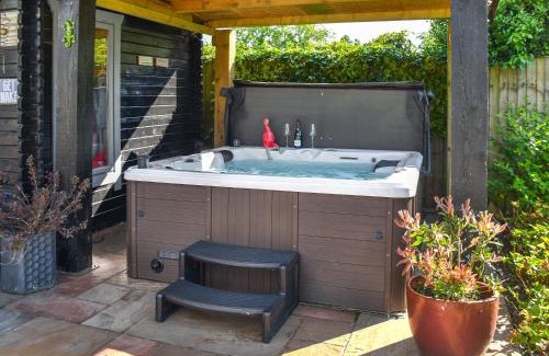 Repps with Bastwick Casa | Myrtle Cottage