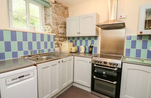 Knighton Cabaña | MYRTLE VILLA, pet friendly, character holiday cottage in Knighton