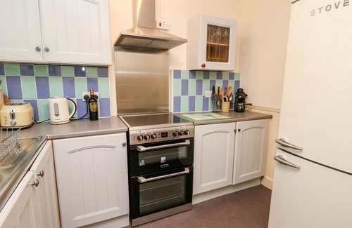 Knighton Cabaña | MYRTLE VILLA, pet friendly, character holiday cottage in Knighton