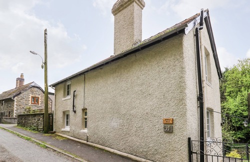 Knighton Cabaña | MYRTLE VILLA, pet friendly, character holiday cottage in Knighton