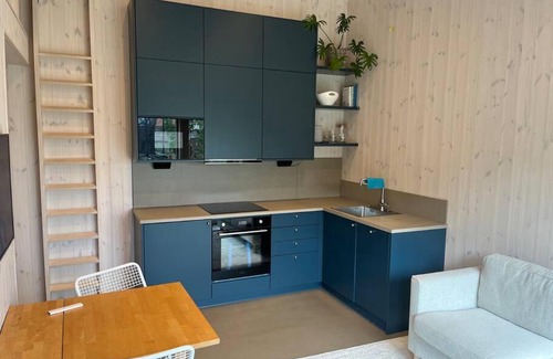 Vastra Frolunda Apartamento | Mysigt attefallshus med närhet till stad och hav