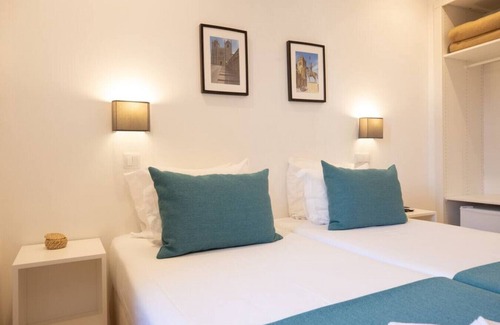 Centro / Baixa Hotel | MyStay - Porto Batalha twin bedroom in the historical center