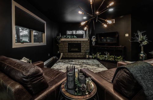Lincoln Casa | Mysterious Black Lincoln, IL Octagon Goth House