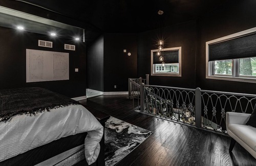 Lincoln Casa | Mysterious Black Lincoln, IL Octagon Goth House