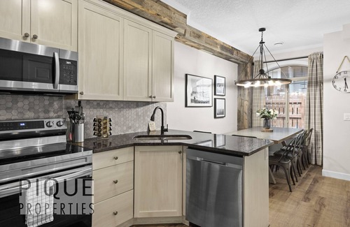 Cougar Creek Chalet De Esquí | ★Mystic Chalet★King Bed★Heated Pool&HotTub★Clean!