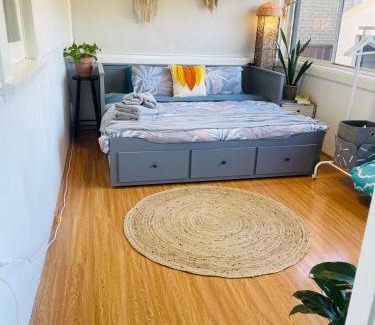 Wentworthville Casa | Mystic Gardens with private entrance and bathroom