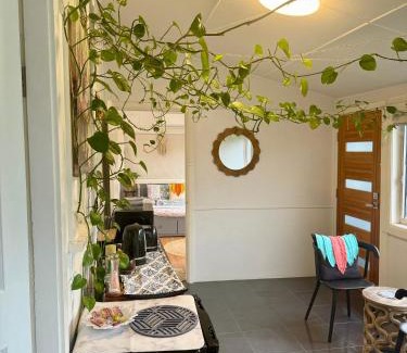 Wentworthville Casa | Mystic Gardens with private entrance and bathroom