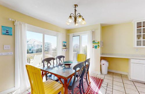 Emerald Isle Casa | Mystic Heights