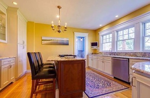 Mystic - New London Casa | Mystic in the Summer & Fall - Renting Weekly & Monthly