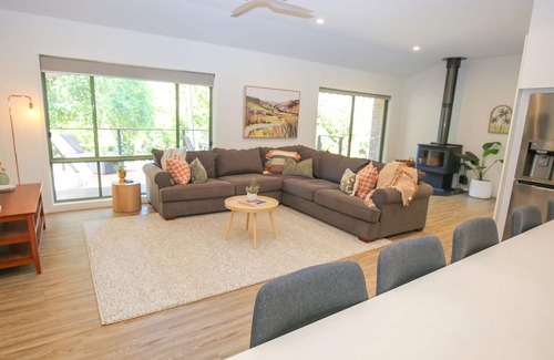 Bright Casa | Mystic Mountain Lodge