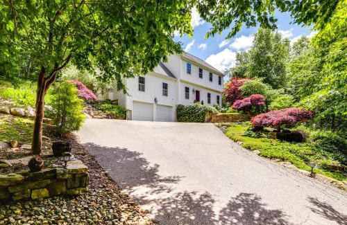 Old Mystic Casa | Mystic Retreat with Patio and Grill Walk to River!