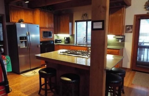 Yosemite National Park Casa | ¡Vistas místicas ahora con AIRE ACONDICIONADO! Sé el primero en alojarte en nuestra espaciosa casa de 3 habitaciones, ...