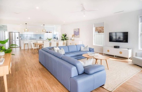Vincentia Casa | Myuna - beachfront pet-friendly coastal escape