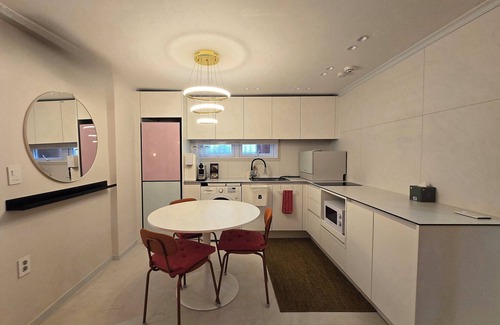 Cheongdam Condominio | N.7 Gangnam Spacious and Relaxing Stay in Seoul, 10 Minutes from COEX, Seoul