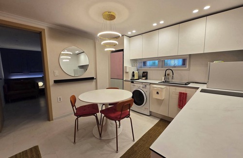 Cheongdam Condominio | N.7 Gangnam Spacious and Relaxing Stay in Seoul, 10 Minutes from COEX, Seoul