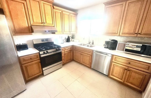 Harbor Casa | “Charming 3BR Retreat-Family-Friendly-Near Top Attractions!