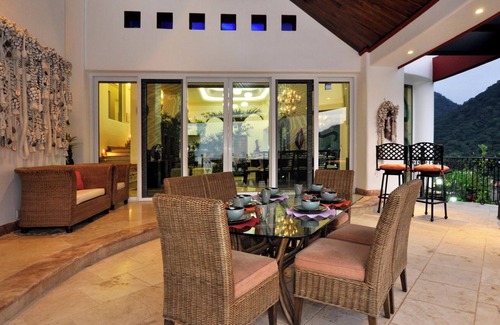 Boca de Tomatlán Villa | Luxurious ocean front 9 bedroom villa 4 rent