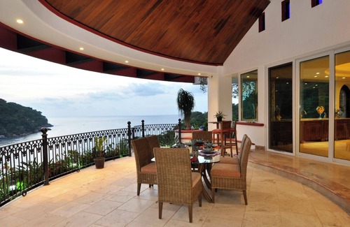 Boca de Tomatlán Villa | Luxurious ocean front 9 bedroom villa 4 rent
