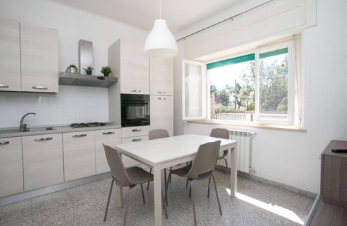 Numana Apartamento | N050 - Numana, three-room apartment in the center with porch and parking space