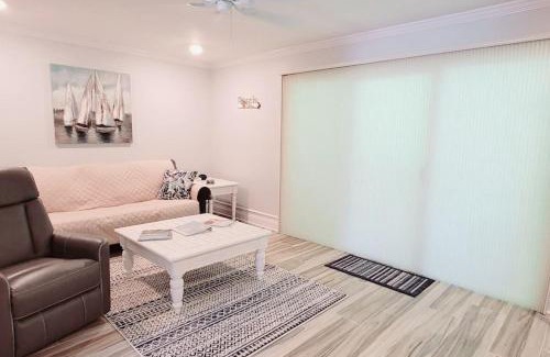 Demere Park Casa | N1 UPGRADED comfortable and well maintained bedrooms upstairs large living room screened porch