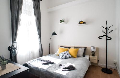 Nepszinhaz negyed Apartamento | N16-Spacey, modern family flat for 5