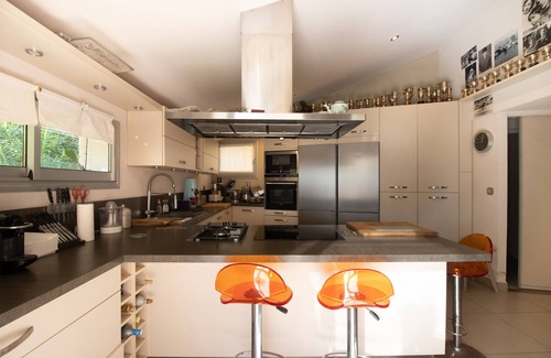 Santa Giulia Villa | Villa A Cala d Oro con playa privada, jardín con vistas al mar, Wi-Fi y aire acondicionado