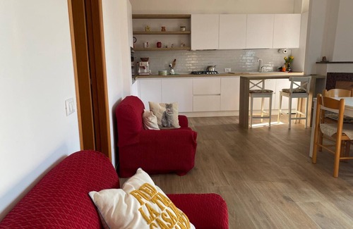 Sirolo Apartamento | N296 – Numana, three-room apartment with garden and parking space