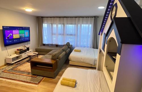 Taman Midah Apartamento | N4 3 Bed Room 4 bed 1 parking Karaoke big TV kids play room Duplax unit 9pax