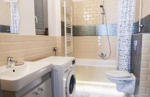 Nepszinhaz negyed Apartamento | N42 by Small Home Budapest