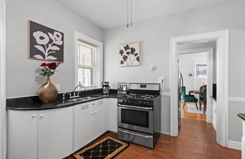 Detroit Casa | A charming 5 bedroom home located in the historic district of downtown Detroit