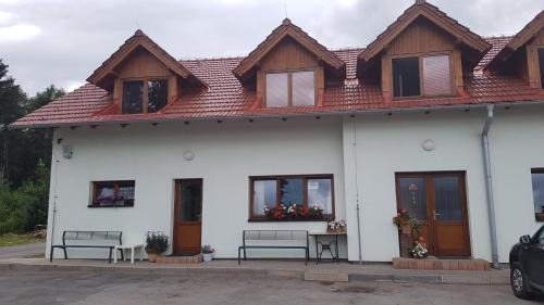Msecke Zehrovice Casa | Na samotě u lesa -Rasovna