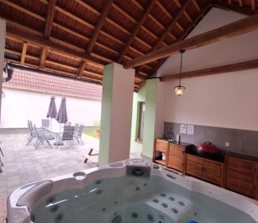 Dolni Bojanovice Casa | Na Sedmnáctce - s vířivkou