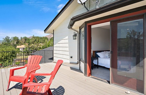 Naches Casa | Naches orchard views, 45 min to White Pass skiing!