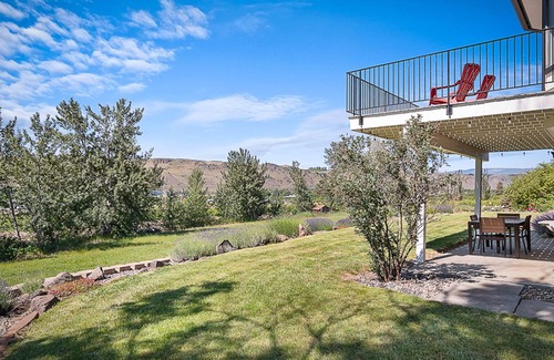 Naches Casa | Naches orchard views, 45 min to White Pass skiing!