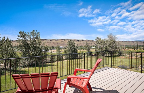 Naches Casa | Naches orchard views, 45 min to White Pass skiing!