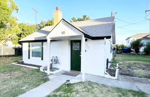 Springville Casa | Nadia's Cozy Casita: Cute, Convenient & Pet-Friendly