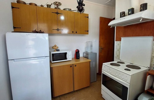 Dilesi Casa | Nadina's House. Family-sized with garden, close to the beach, 45' from Athens!