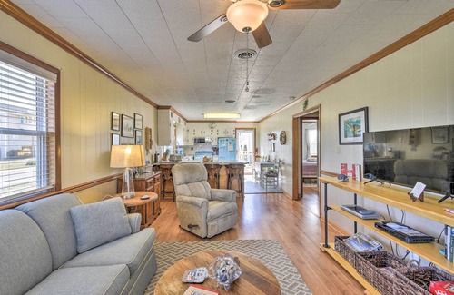 Nags Head Cabaña | ¡NUEVO! Nags Head Cottage w / Deck - 1 cuadra a la playa!