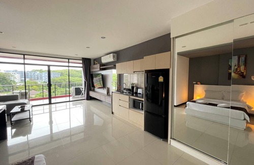 Nai Harn Apartamento | Nai Harn spacious studio, great amenities!