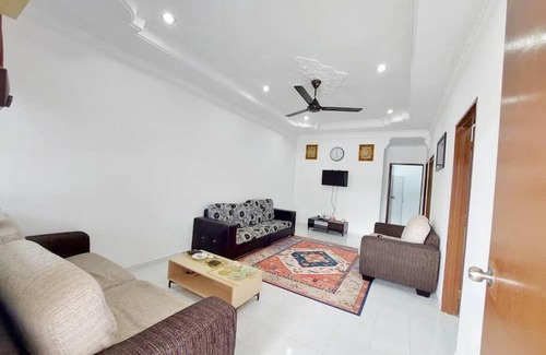 Kampung Kayu Ara Casa | NAJHAN HOMESTAY : Berehat macam kek ghumah yo.