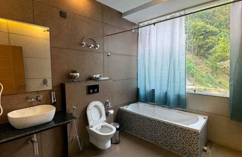 Bhimtal Hotel | Nakshville
