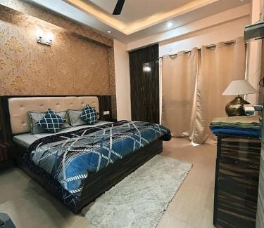 Vrindavan Apartamento | Namah 2BHK Resort Homestay with Kitchen-4 Mins from Prem mandir