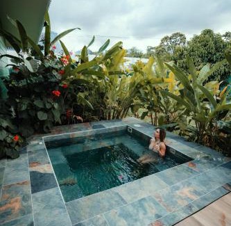 Cahuita Casa | Namaitamí Casa Hermosa con AC y piscina a Solo 650 Metros del Parque Nacional Cahuita
