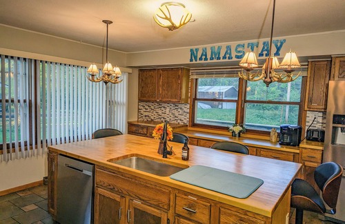 Wautoma Casa | NamaStay! Peaceful Lake House w/ 5 bedrooms, large yard, WiFi & Large kitchen