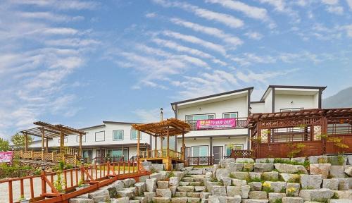 Namhae Casa | Namhae Uyeongwa Inyeon Pension Uyeon