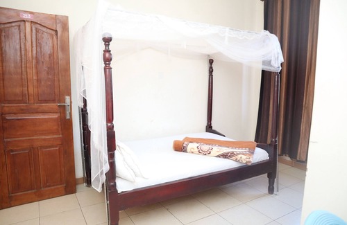 Entebbe Hotel | Namulanda Motel