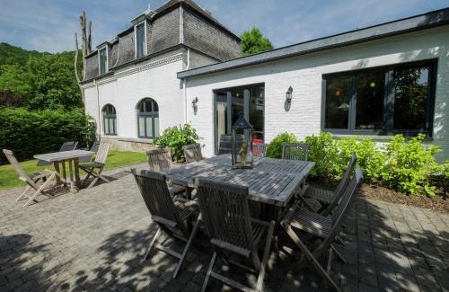 Hastiere-Lavaux Casa | Namur Mansion by the Meus