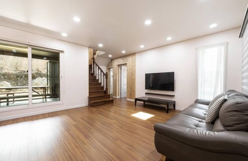 Namyangju Casa | Namyangju Four Seaons Pool Villa